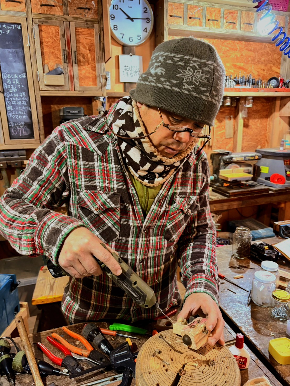 ryoku_syuu 職人による古材家具の製作風景