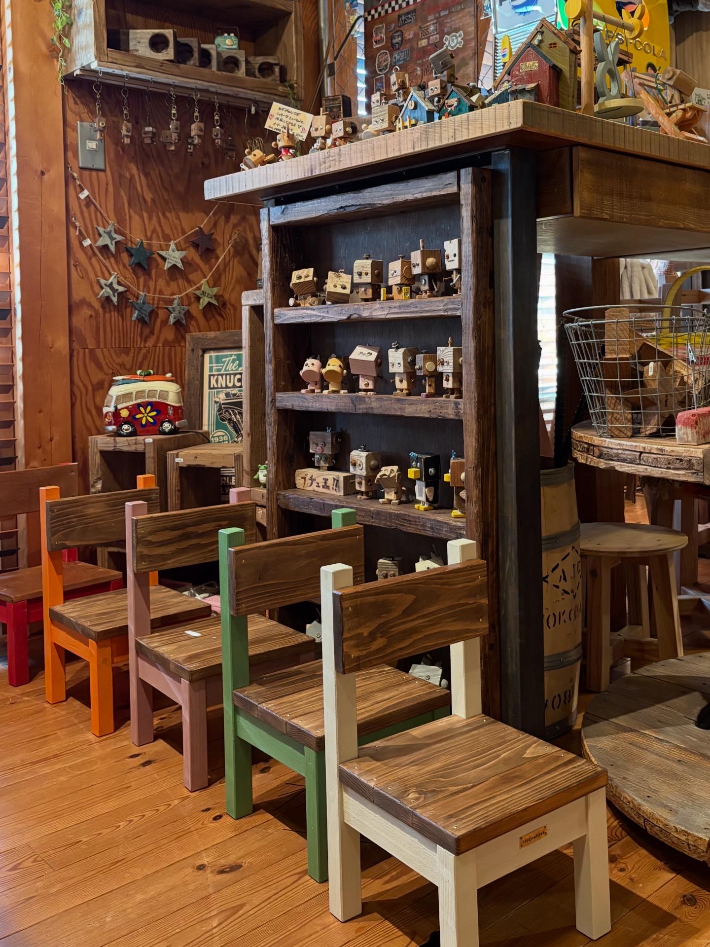 名入れができる子供用カラフル椅子｜出産祝い・ディスプレイ台にも最適